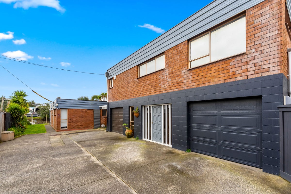 2/3 Omana Road, Milford, Auckland - Carousel 1