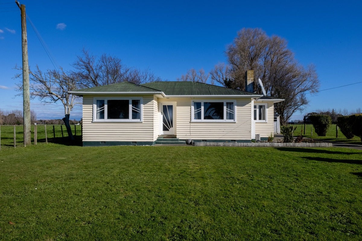 1495 Rangitikei Line, Kairanga, Palmerston North - Carousel 1