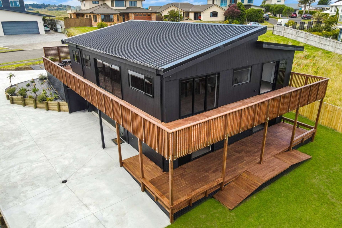 17 Lithgow Drive, Otamatea, Whanganui - Carousel 2