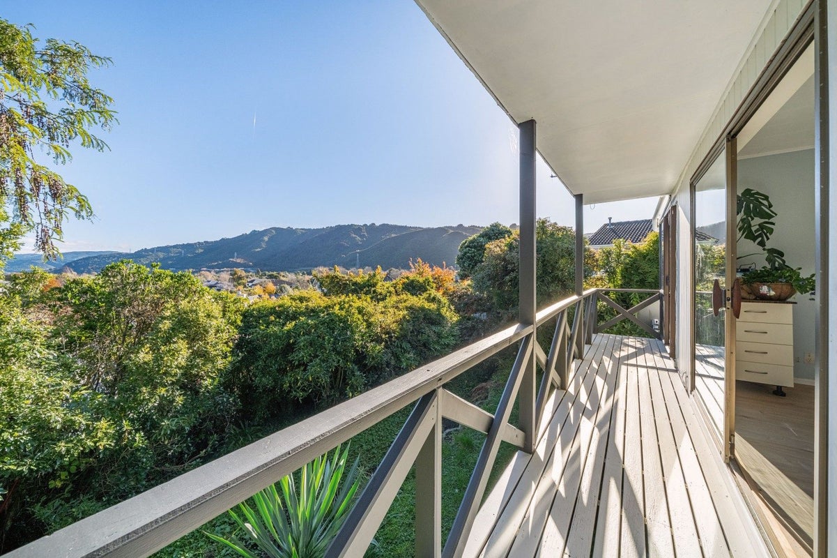 11 Roband Crescent, Brown Owl, Upper Hutt - Carousel 2