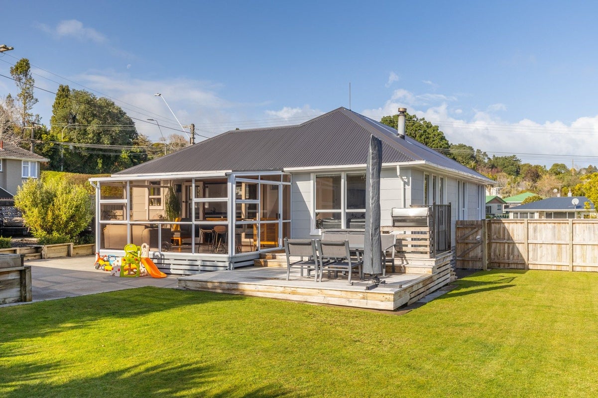 88 Huatoki Street, Vogeltown, New Plymouth - Carousel 2