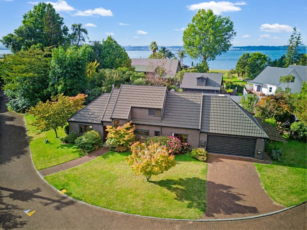 38 Gemini Place, Kawaha Point, Rotorua - Carousel 1