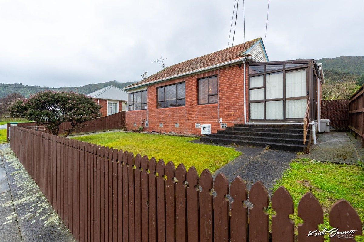 7 Newcombe Street, Naenae, Lower Hutt - Carousel 1