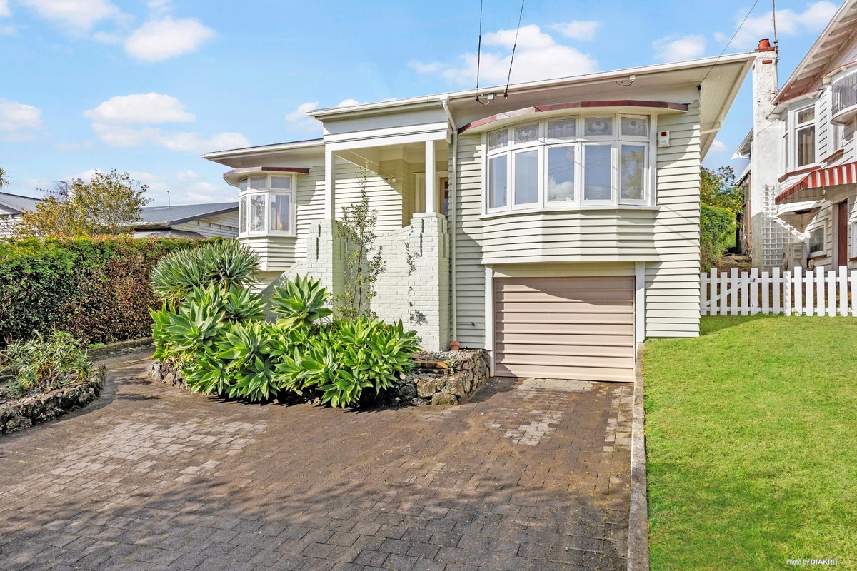 16 Aliford Avenue, One Tree Hill, Auckland - Carousel 1