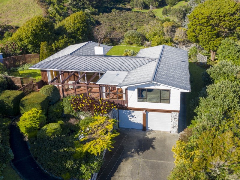 18 Kawau Grove, Waikanae Beach, Waikanae - Carousel 1