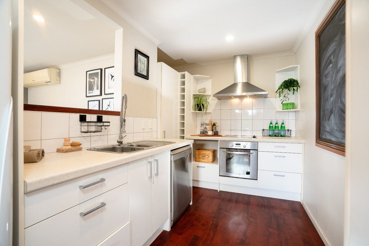 17F Onslow Road, Khandallah, Wellington - Carousel 1