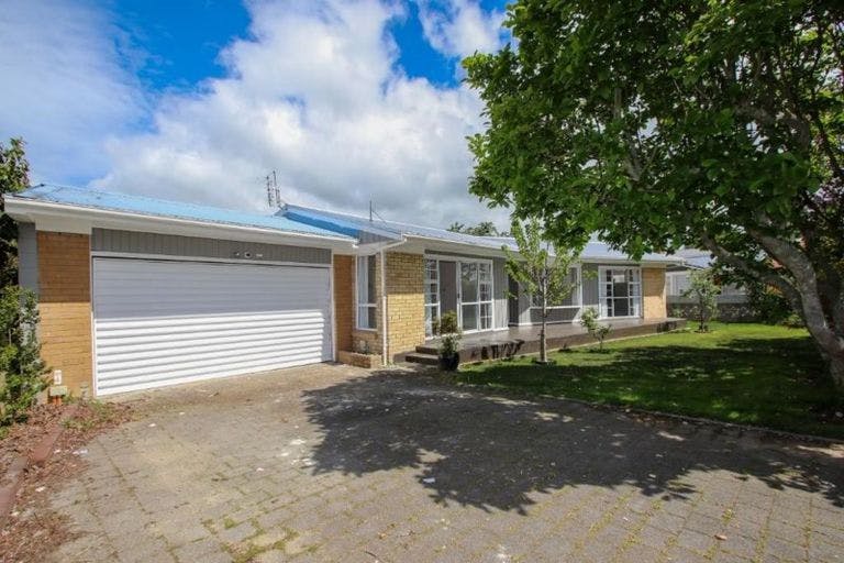 10 Scott Avenue, Hamilton East, Hamilton - Carousel 2