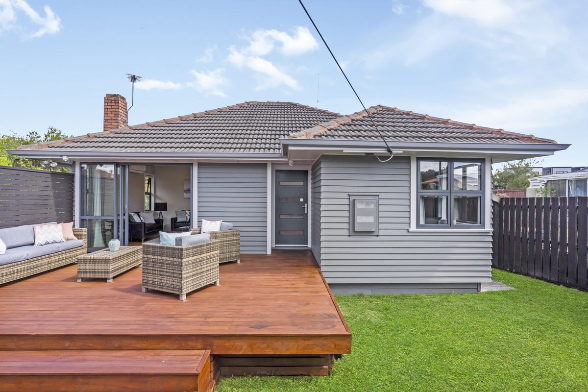 58 Titoki Street, Te Atatu Peninsula, Auckland - Carousel 1