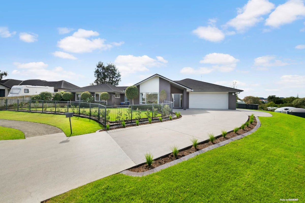 4 Neill Boak Place, Beachlands, Auckland - Carousel 1
