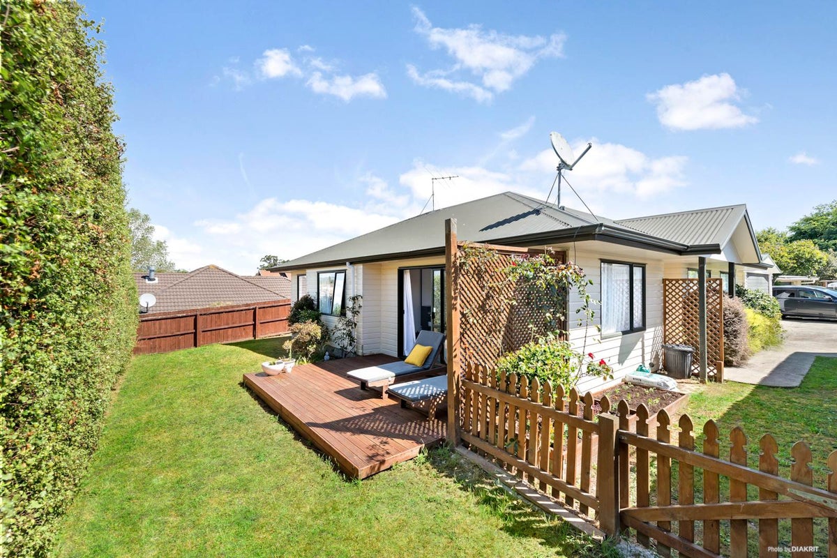 21A McQuarrie Avenue, Wattle Downs, Auckland - Carousel 1