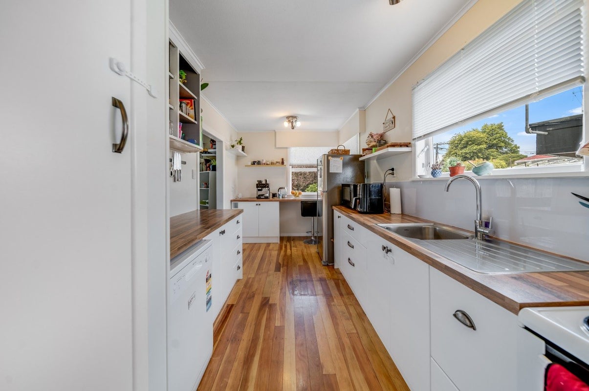 17 Chelmsford Street, Silverdale, Hamilton - Carousel 2