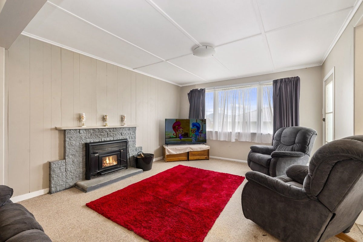 20 Basley Road, Owhata, Rotorua - Carousel 2