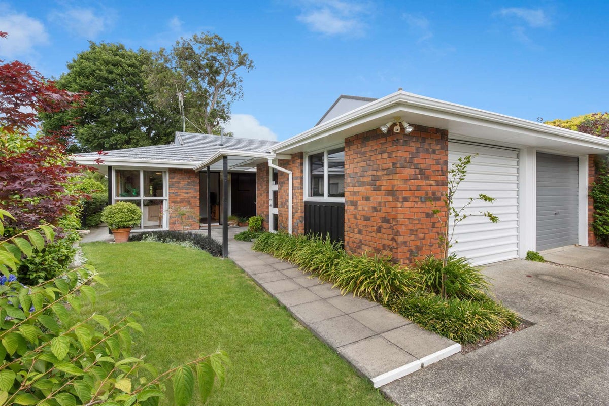 11 Seaton Court, Hokowhitu, Palmerston North - Carousel 1