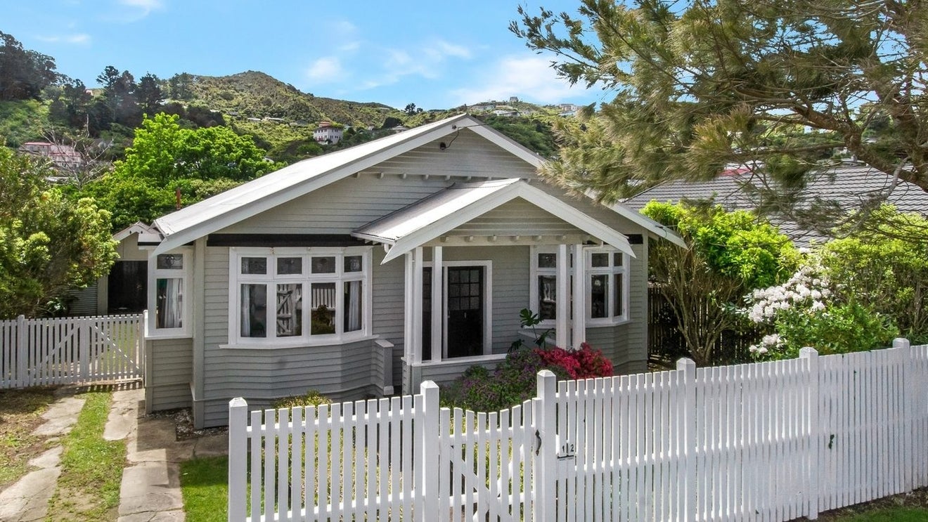 12 Fernlea Avenue, Karori, Wellington - Carousel 1