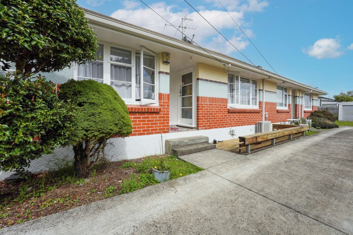 11 Stephen Street, Trentham, Upper Hutt - Carousel 1