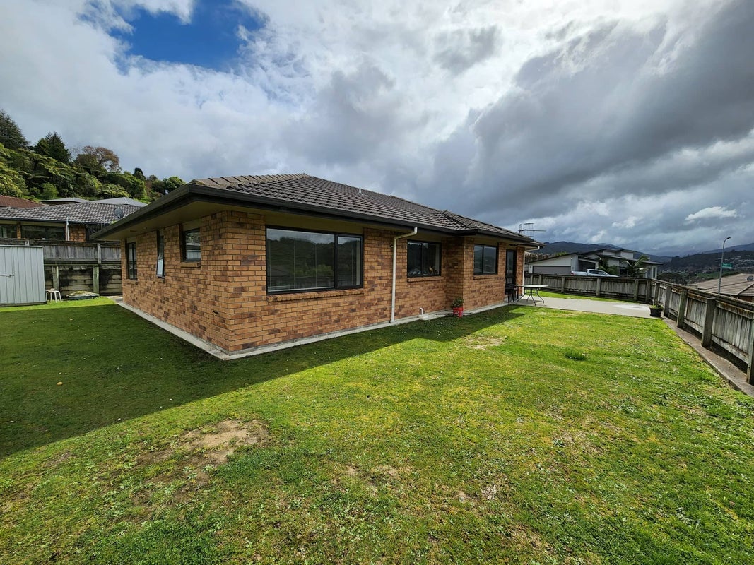 46 King Charles Drive, Kingsley Heights, Upper Hutt - Carousel 1