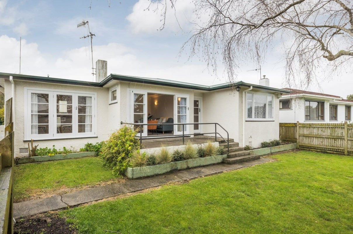 10 Salisbury Avenue, Terrace End, Palmerston North - Carousel 2
