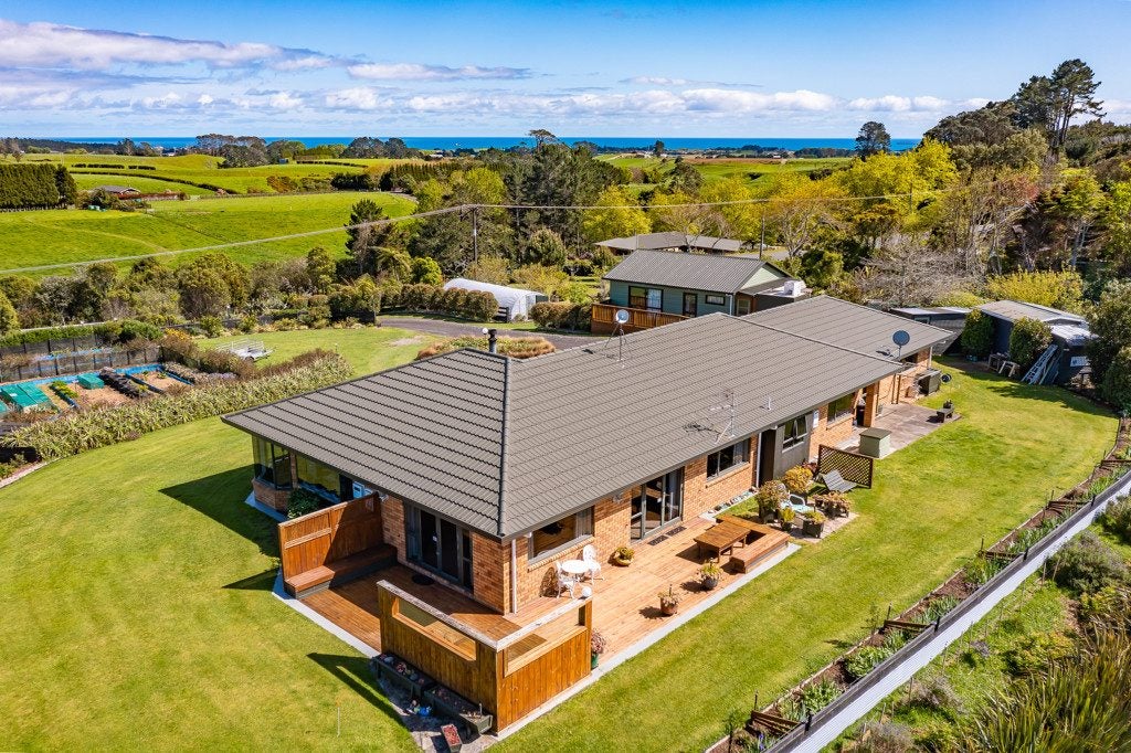 347 Henwood Road, Hillsborough, New Plymouth - Carousel 1