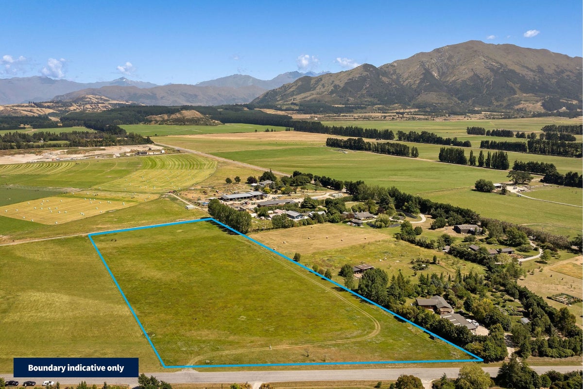 24 Lachlan Avenue, Hawea Flat, Lake Hawea - Carousel 1