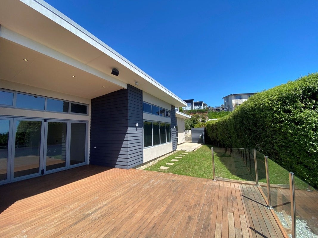 22 Istana Place, Britannia Heights, Nelson - Carousel 1