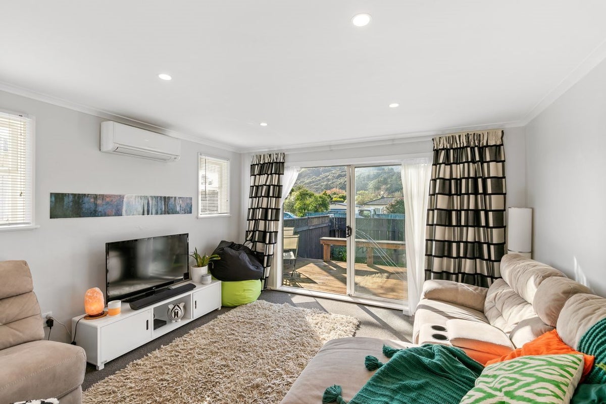 62 Main Road, Wainuiomata, Lower Hutt - Carousel 1