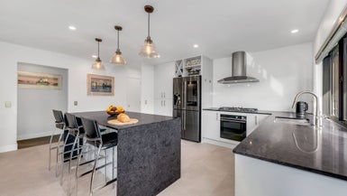 10 Harbourside Court, Beachlands, Auckland - Carousel 1