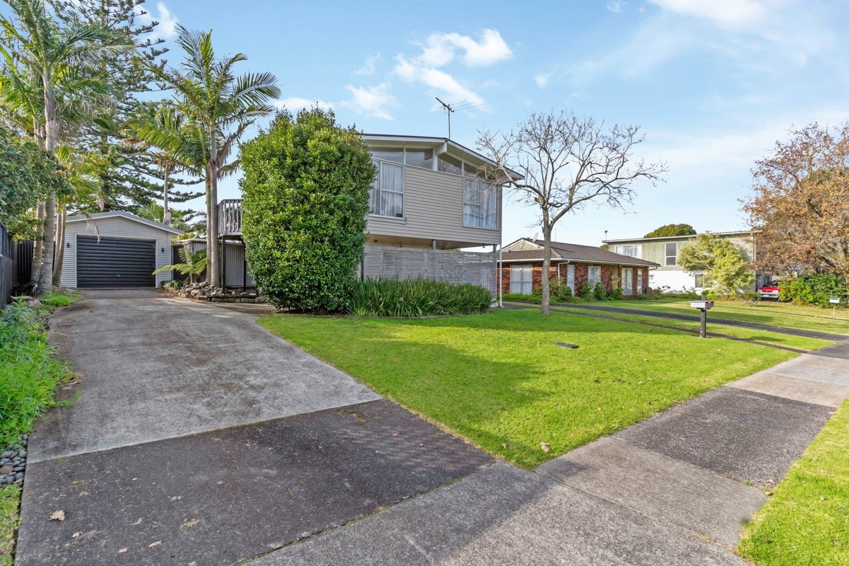 21 Waterlea Ave, Mangere Bridge, Manukau - Carousel 22