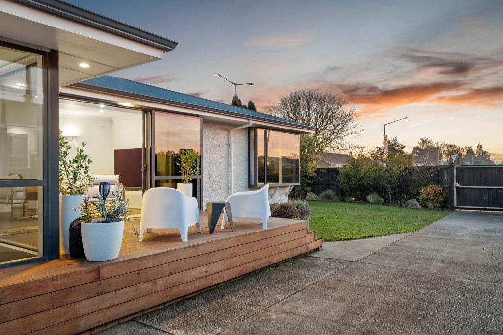 320 Main North Road, Redwood, Christchurch - Carousel 1