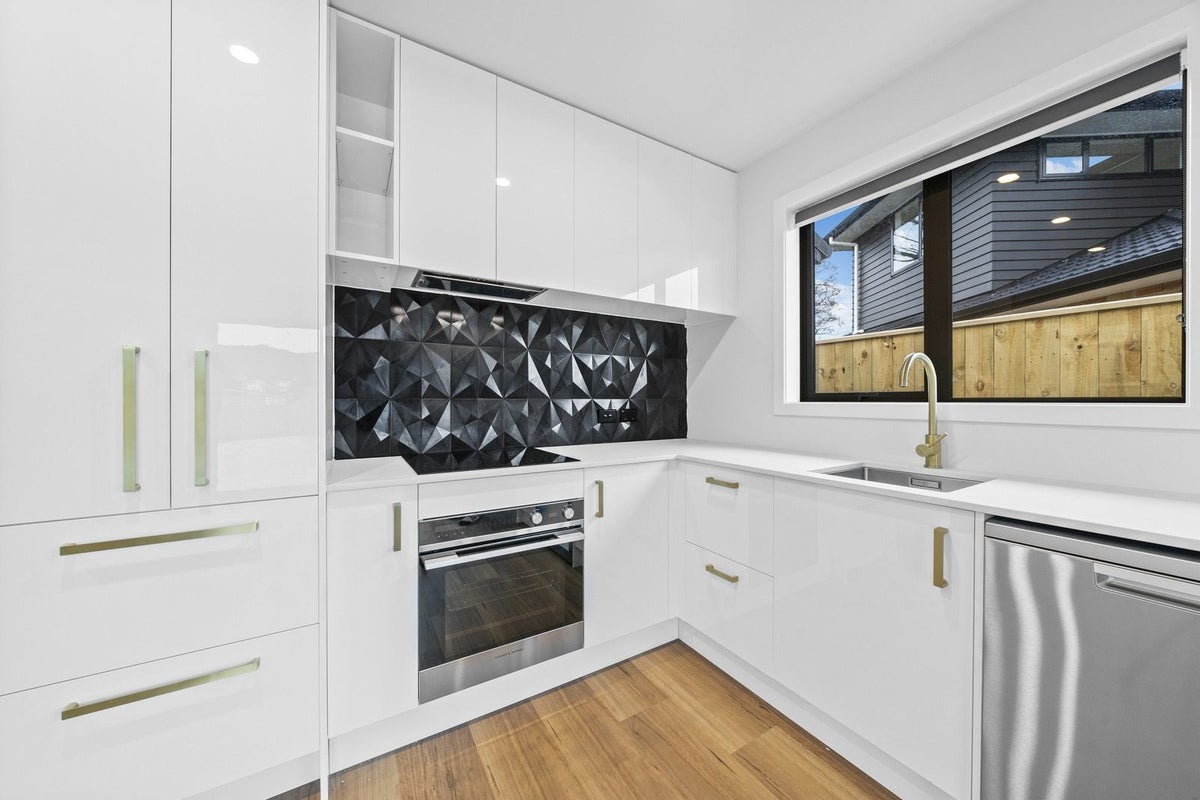 1 Rewarewa Way, Timberlea, Upper Hutt - Carousel 2