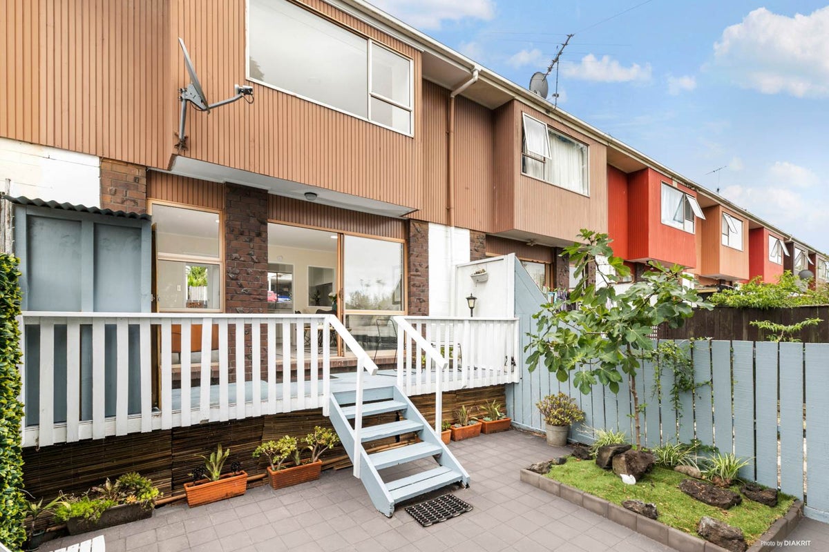 9/18 Seabrook Avenue, New Lynn, Auckland - Carousel 1