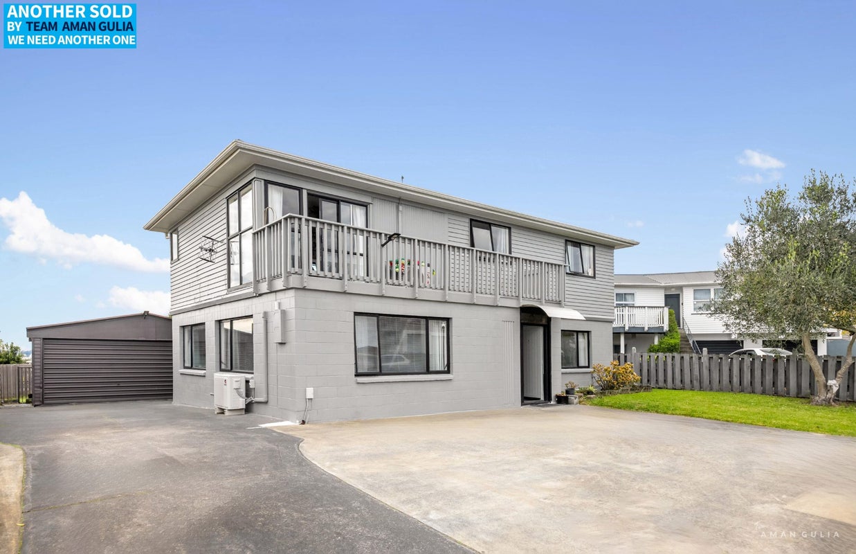 13 Bodi Place, Te Atatu South, Auckland - Carousel 1