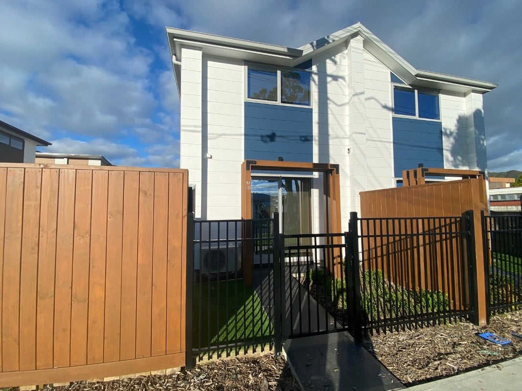 2/318 Oxford Terrace, Avalon, Lower Hutt - Carousel 1