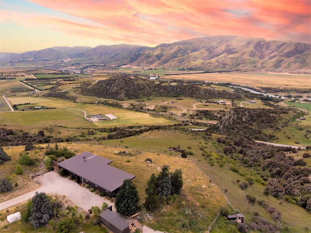 260 Pukekowhai Drive, Queensberry, Cromwell - Carousel 1