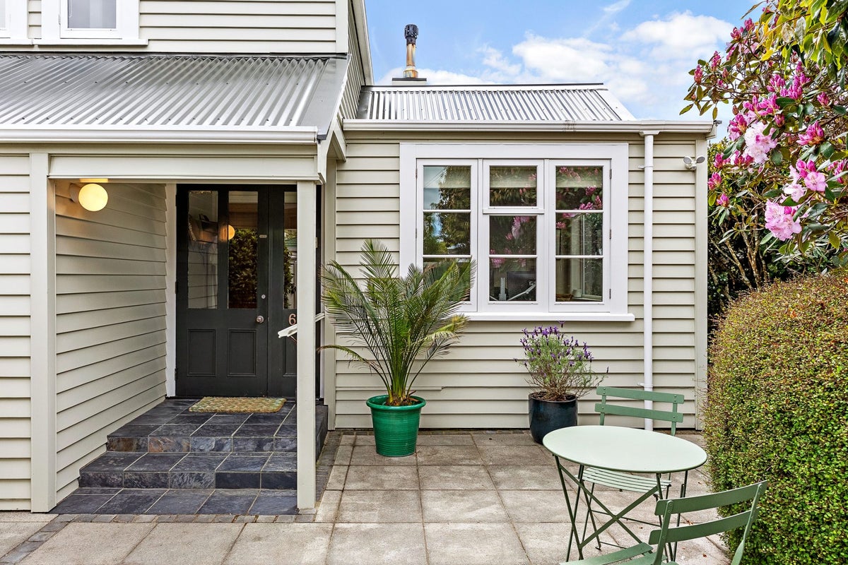 68 Friend Street, Karori, Wellington - Carousel 2