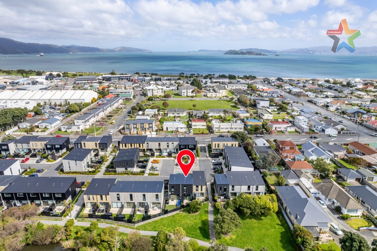21 Te Ara O Paetutu, Petone, Lower Hutt - Carousel 18