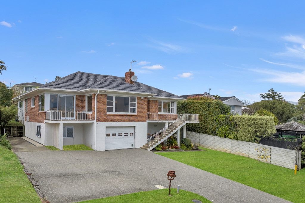 3 Coates Road, Cockle Bay, Auckland - Carousel 1