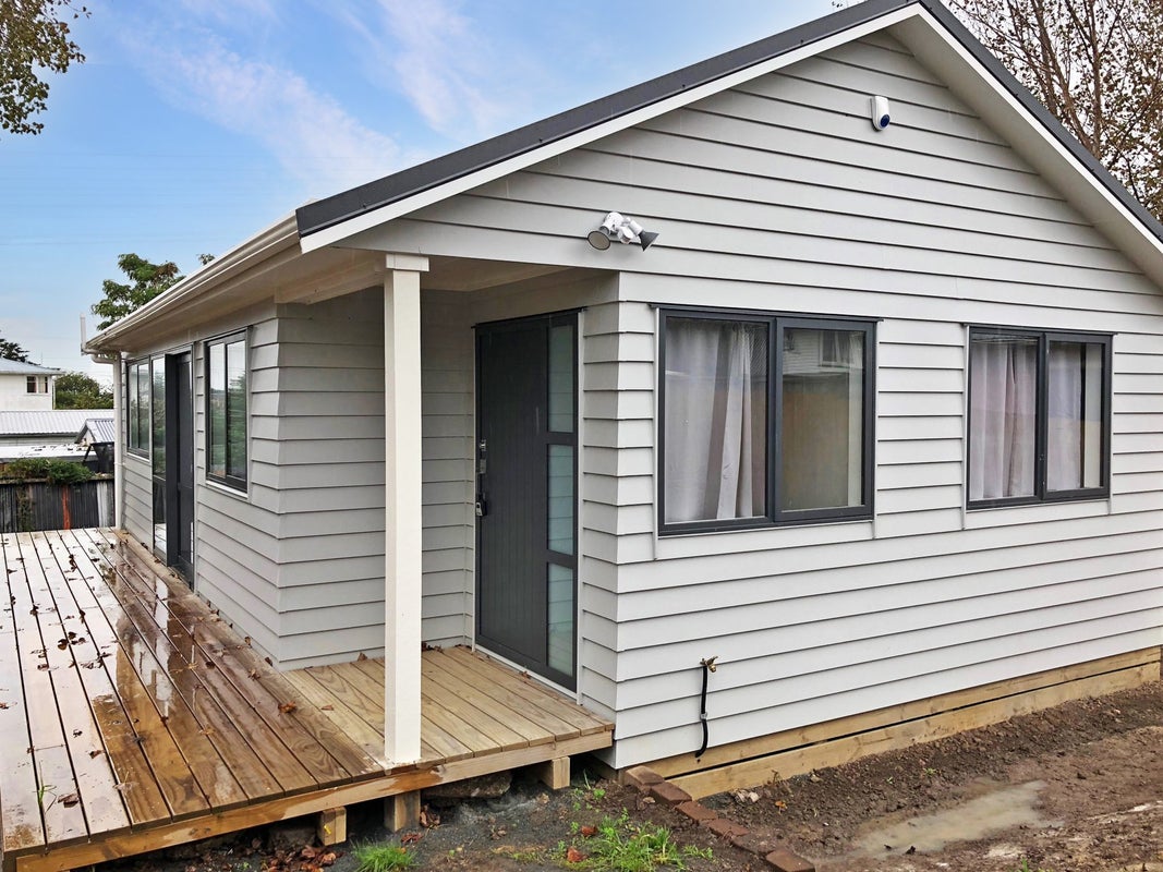 121 Flanshaw Road, Te Atatu South, Auckland - Carousel 2