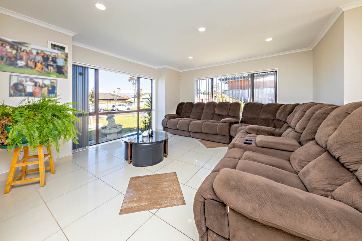 307 Mahia Road, Weymouth, Auckland - Carousel 1