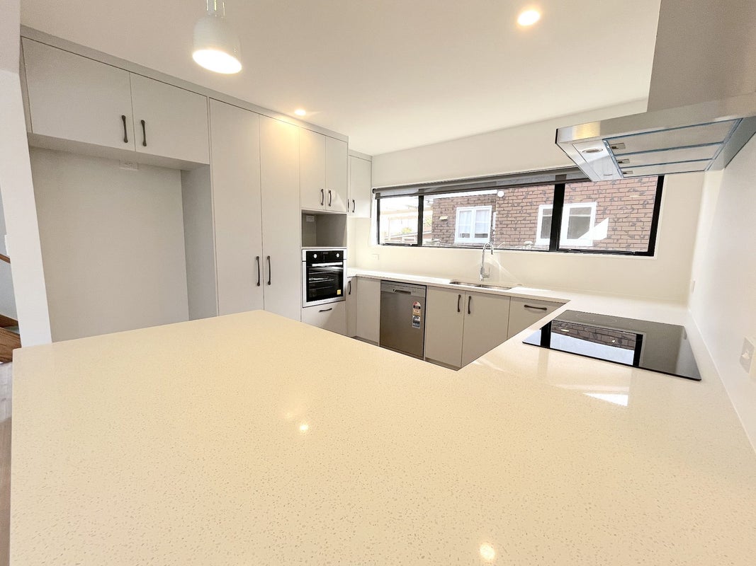 2/67 Nile Road, Milford, Auckland - Carousel 2