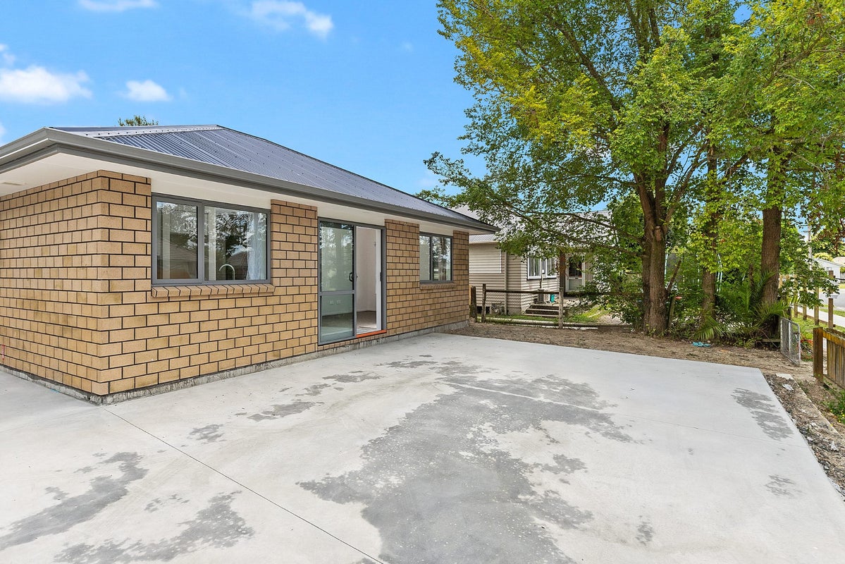 1 Yeats Crescent, Fairfield, Hamilton - Carousel 2