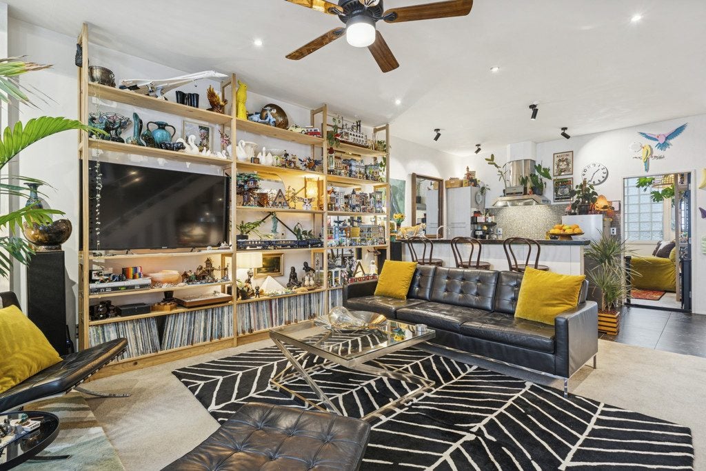 0 Holland Road - Carousel 1