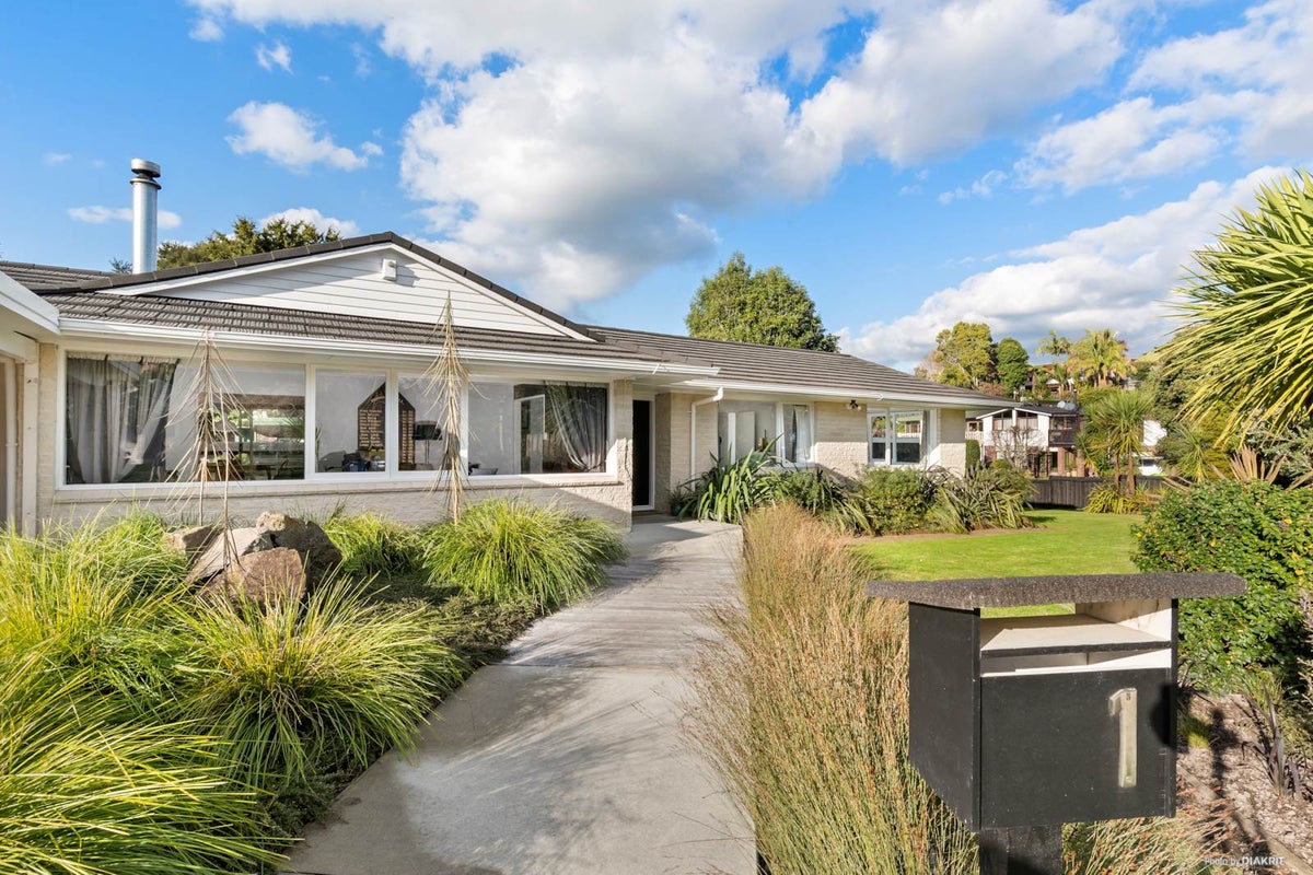 1 Kavanagh Place, Opaheke, Papakura - Carousel 1