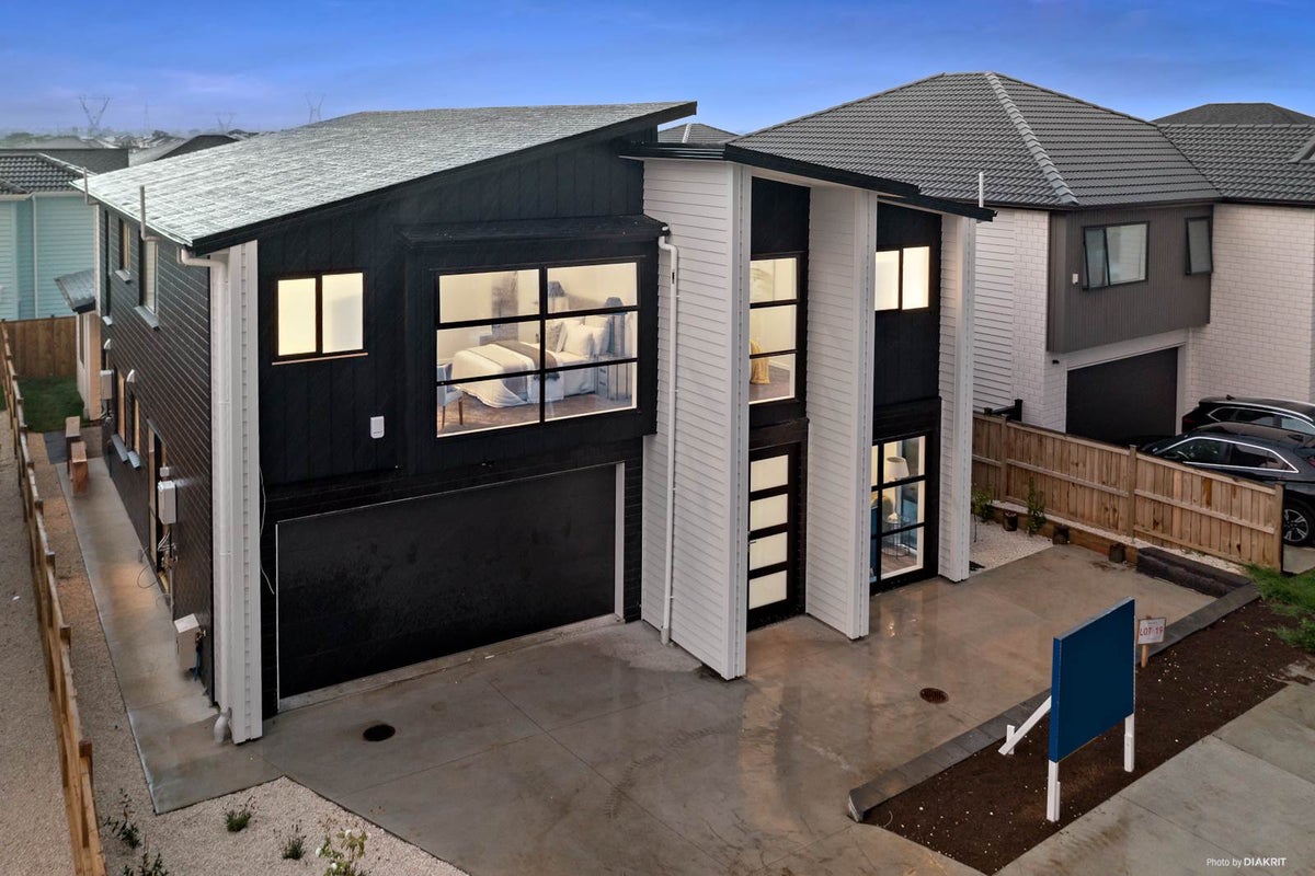 12 Downpatrick Drive, Flat Bush, Auckland - Carousel 1