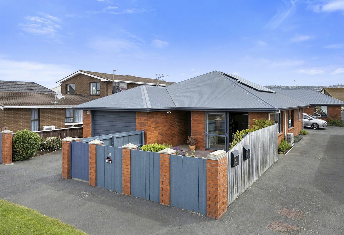 86 Queens Drive, Saint Kilda, Dunedin - Carousel 1