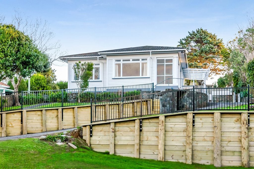 106 Seaview Road, Westown, New Plymouth - Carousel 1
