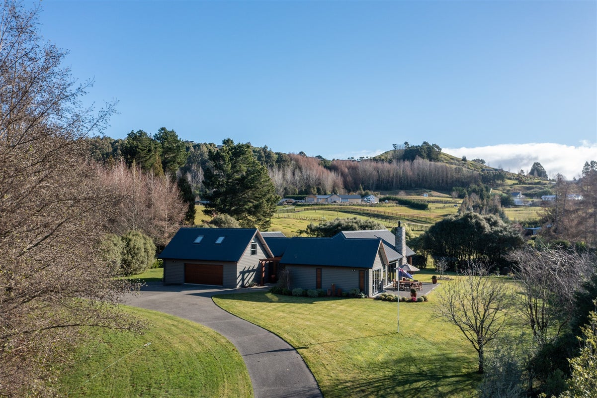3 Chestnut Grove, Acacia Bay, Taupo - Carousel 2