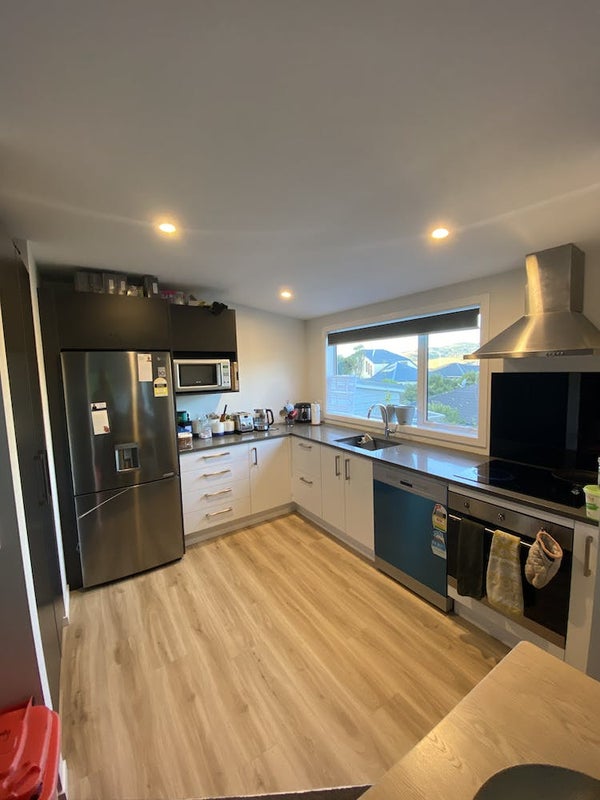 3B Hillview Crescent, Paparangi, Wellington - Carousel 2