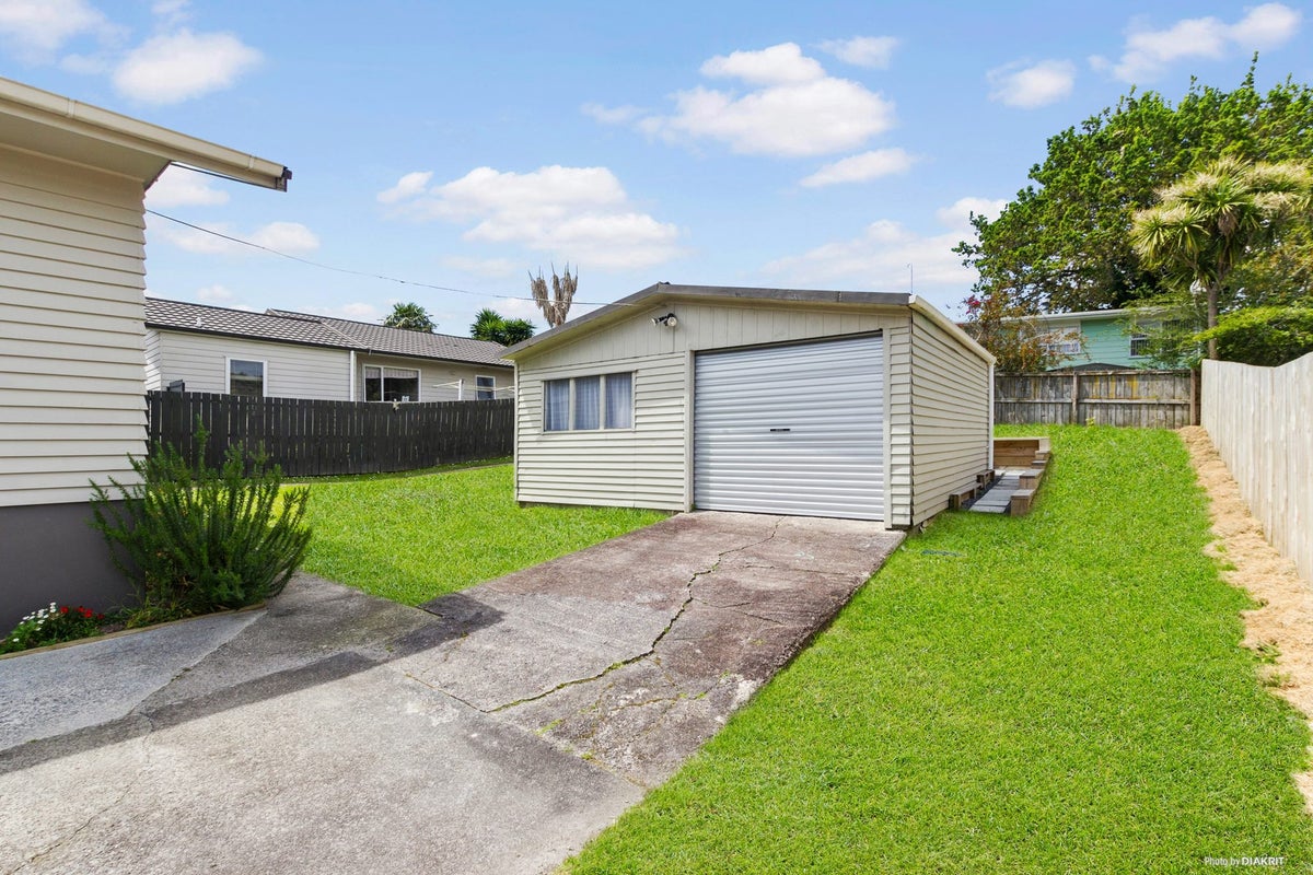 9 Barnfield Place, Glendene, Auckland - Carousel 2