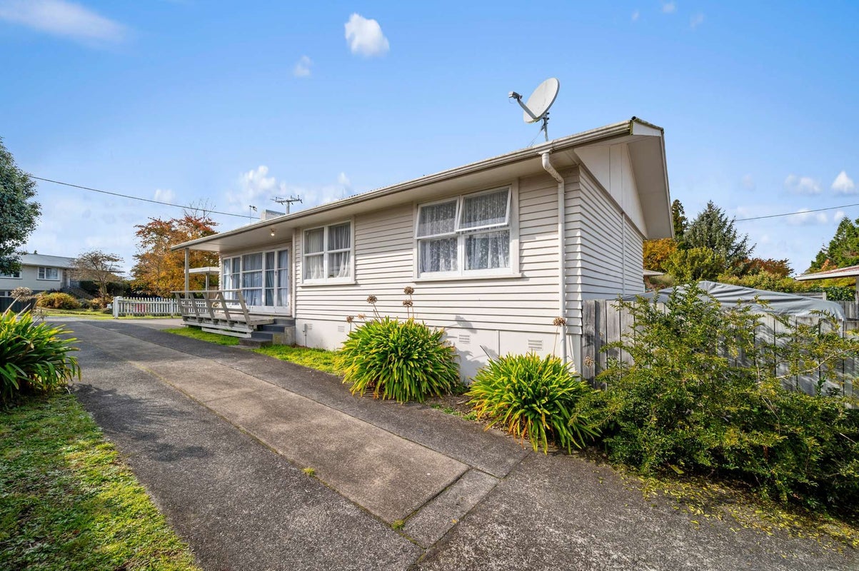27A Lisa Crescent, Mangakakahi, Rotorua - Carousel 1