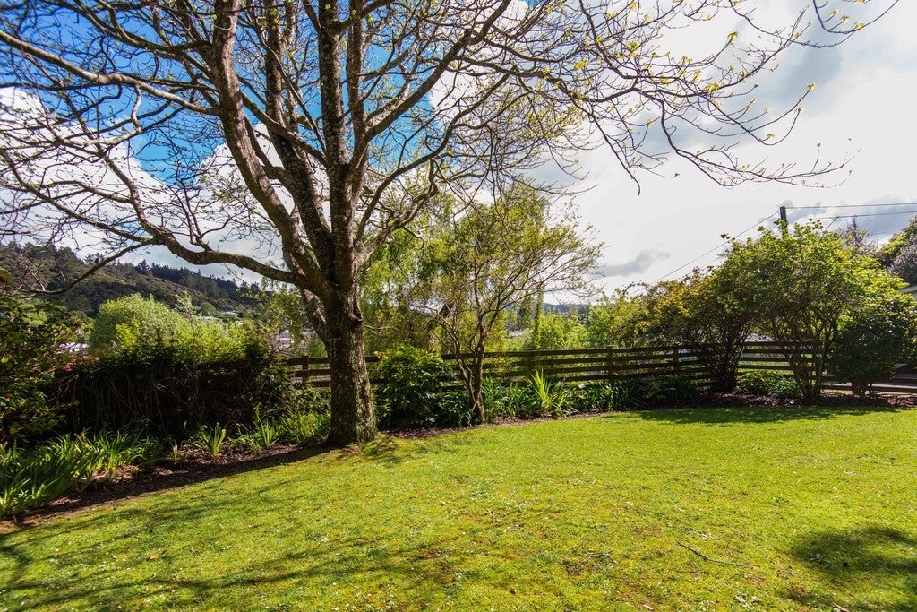 6 Thomson Grove, Stokes Valley, Lower Hutt - Carousel 2